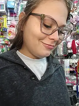 Vale Saenzz online show from 11.28.25