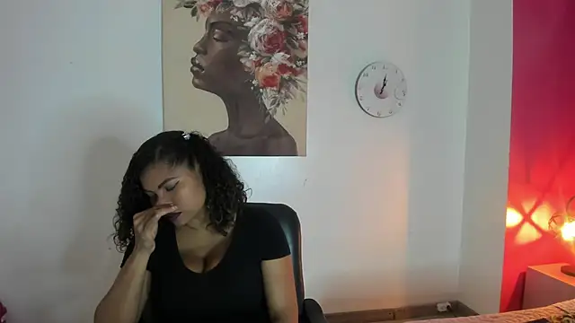 Snapshot of CamiilaReyes chatting on 11.24.25 CamiilaReyes online show from 11.24.25