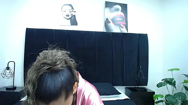 Snapshot of CamiilaReyes chatting on 01.10.26 CamiilaReyes online show from 01.10.26