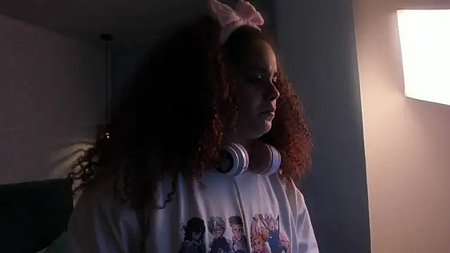Snapshot of ninna_curly chatting on 10.15.25 ninna curly online show from 10.15.25