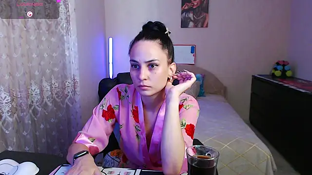 Snapshot of Kriss_brunette_5 chatting on 07.19.26 Kriss brunette 5 online show from 07.19.26