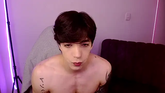 Snapshot of H3ll_B0I chatting on 06.04.26 H3ll B0I online show from 06.04.26