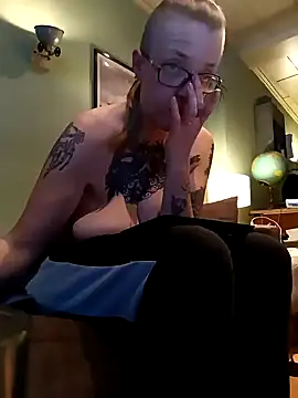 Snapshot of Astrid-Gilbert chatting on 02.14.25 Astrid-Gilbert online show from 02.14.25