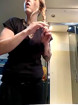 Snapshot of Astrid-Gilbert chatting on 02.19.25 Astrid-Gilbert online show from 02.19.25