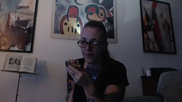 Snapshot of Astrid-Gilbert chatting on 02.21.25 Astrid-Gilbert online show from 02.21.25