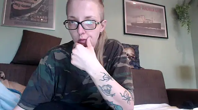 Snapshot of Astrid-Gilbert chatting on 02.26.25 Astrid-Gilbert online show from 02.26.25