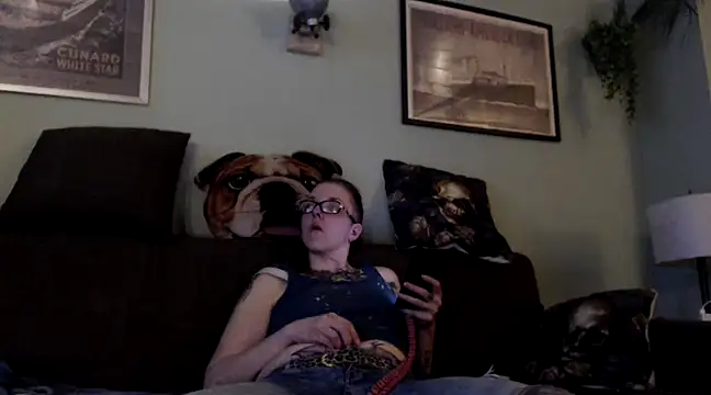 Snapshot of Astrid-Gilbert chatting on 03.01.25 Astrid-Gilbert online show from 03.01.25