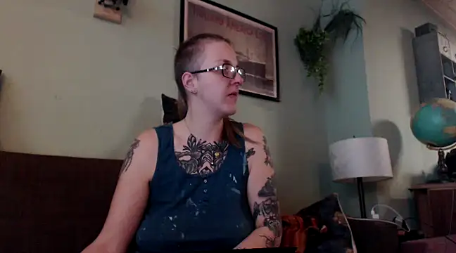 Snapshot of Astrid-Gilbert chatting on 03.02.25 Astrid-Gilbert online show from 03.02.25