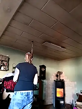 Snapshot of Astrid-Gilbert chatting on 03.06.25 Astrid-Gilbert online show from 03.06.25