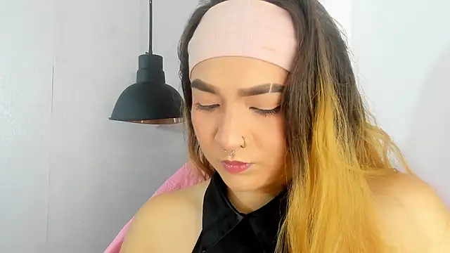 Snapshot of Shanntal_ chatting on 10.17.25 Shanntal online show from 10.17.25