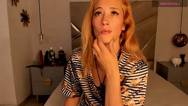 zoe taylorr1 online show from 02.19.25