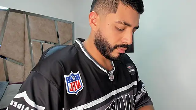 Snapshot of LeandroRusso chatting on 02.25.25 LeandroRusso online show from 02.25.25