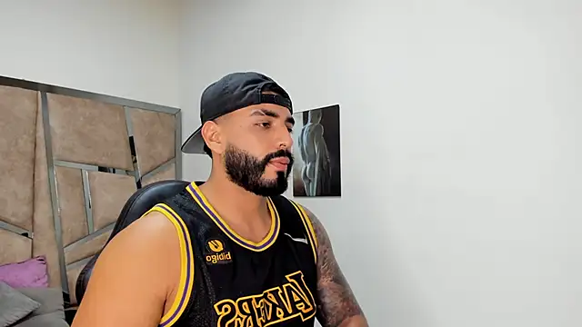 Snapshot of LeandroRusso chatting on 02.28.25 LeandroRusso online show from 02.28.25