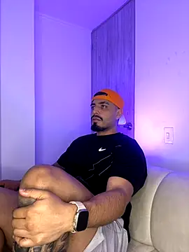 Snapshot of LeandroRusso chatting on 09.10.25 LeandroRusso online show from 09.10.25