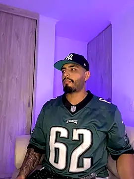 Snapshot of LeandroRusso chatting on 09.13.25 LeandroRusso online show from 09.13.25