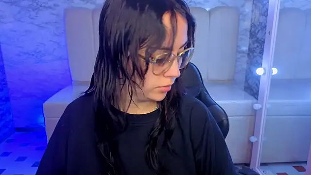 Hela v online show from 04.13.26