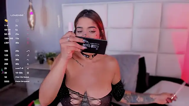 Hanna Vasquez online show from 02.12.25