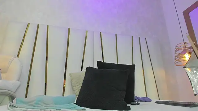 violet gray  online show from 03.19.26