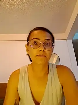 Snapshot of bri_ali chatting on 02.05.25 bri ali online show from 02.05.25