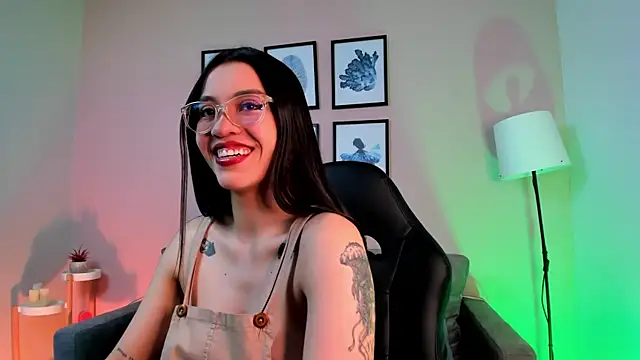 Snapshot of nina__dixon chatting on 10.01.25 nina dixon online show from 10.01.25