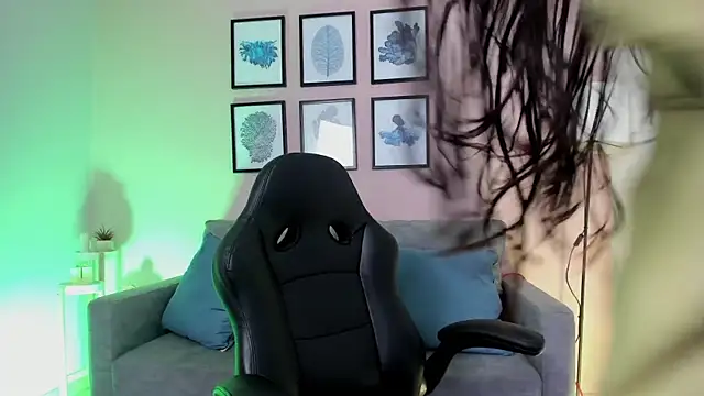 Snapshot of nina__dixon chatting on 12.17.25 nina dixon online show from 12.17.25