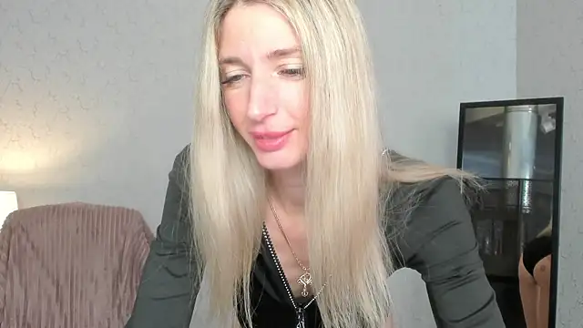 skinnyladyy online show from 03.12.25