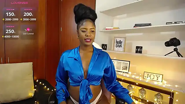 Snapshot of miaderail chatting on 02.05.25 miaderail online show from 02.05.25