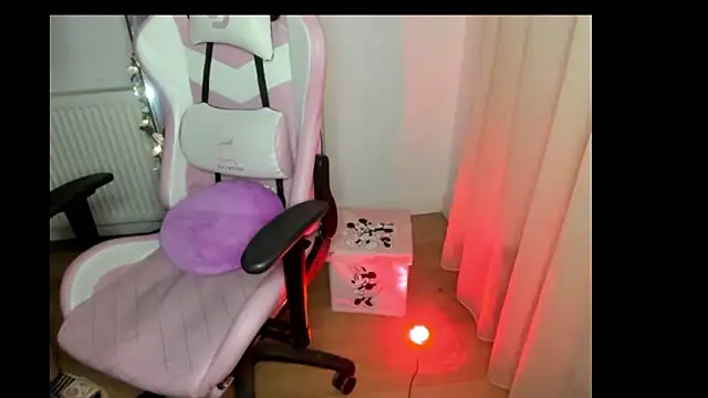 Snapshot of LadyLyanna chatting on 03.06.25 LadyLyanna online show from 03.06.25