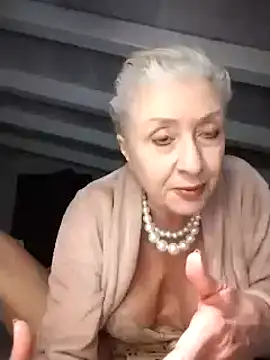 Snapshot of divinaerotica chatting on 02.07.25 divinaerotica online show from 02.07.25