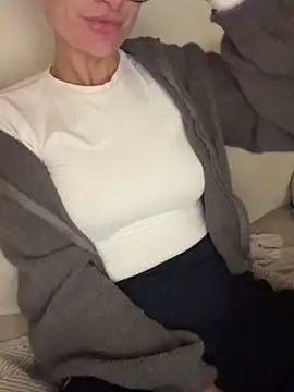 Phoebe Lily online show from 10.12.25