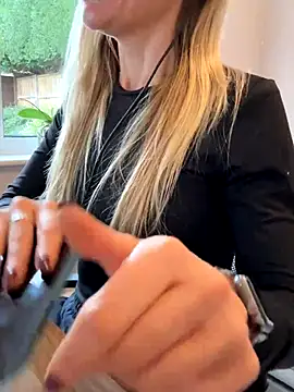 Phoebe Lily online show from 11.19.25