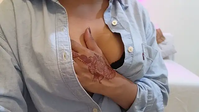 MISS MYRA online show from 02.12.26