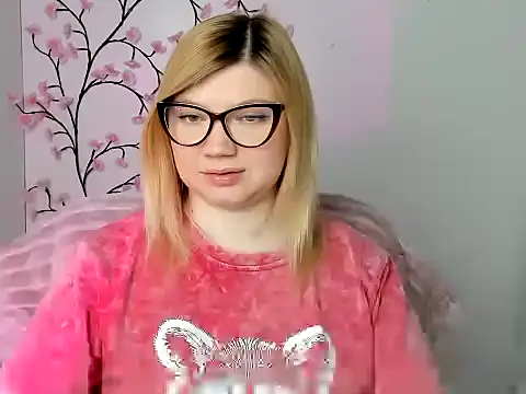 Snapshot of Lola_moree chatting on 05.09.26 Lola moree online show from 05.09.26