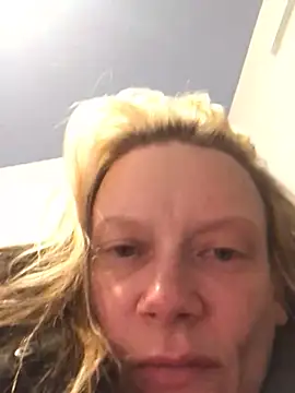 Snapshot of blondey206 chatting on 02.08.25 blondey206 online show from 02.08.25