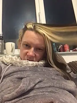 Snapshot of blondey206 chatting on 02.11.25 blondey206 online show from 02.11.25