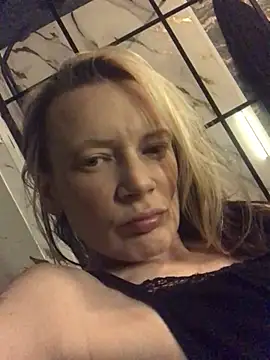 Snapshot of blondey206 chatting on 03.12.25 blondey206 online show from 03.12.25