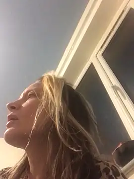 Snapshot of blondey206 chatting on 03.24.26 blondey206 online show from 03.24.26