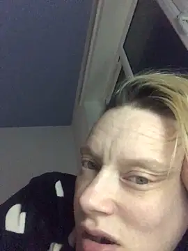 Snapshot of blondey206 chatting on 03.25.26 blondey206 online show from 03.25.26