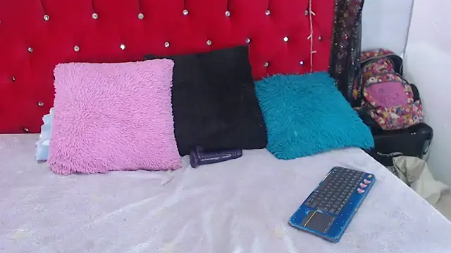 Snapshot of Ariasmithog chatting on 12.20.25 Ariasmithog online show from 12.20.25