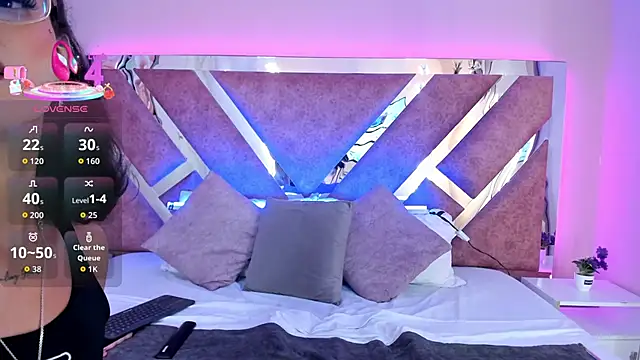 AliDiaz  online show from 10.17.25