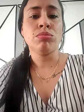 Snapshot of kamila_lovee chatting on 02.07.25 kamila lovee online show from 02.07.25