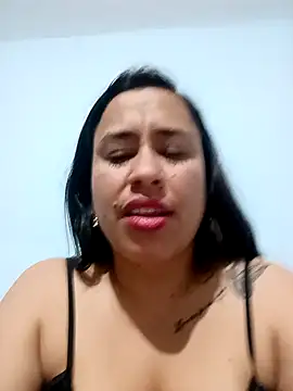 Snapshot of kamila_lovee chatting on 09.26.25 kamila lovee online show from 09.26.25