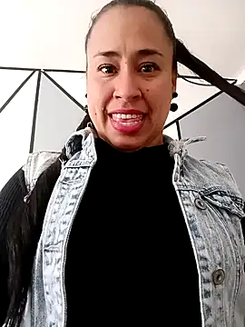 kamila lovee online show from 10.22.25