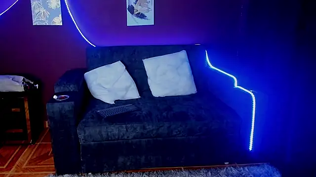 Snapshot of SOPHI_WOLFF chatting on 03.07.25 SOPHI WOLFF online show from 03.07.25