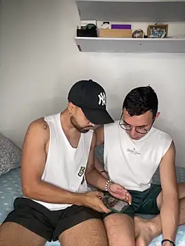 Snapshot of hornytwins15 chatting on 02.15.25 hornytwins15 online show from 02.15.25