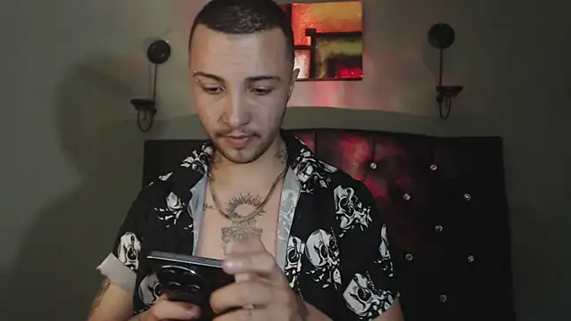 Snapshot of FemToMale chatting on 01.28.25 FemToMale online show from 01.28.25