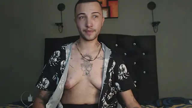 Snapshot of FemToMale chatting on 01.28.25 FemToMale online show from 01.28.25