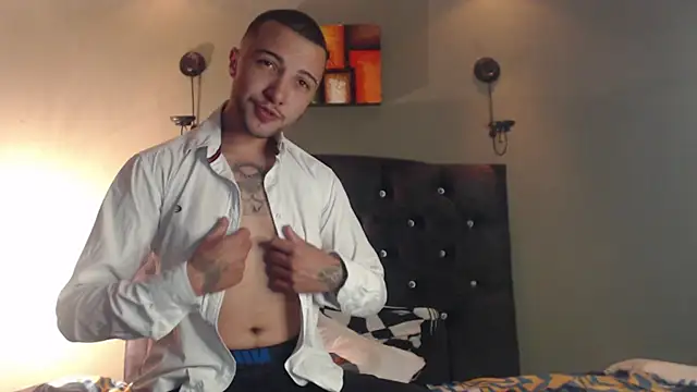 Snapshot of FemToMale chatting on 01.29.25 FemToMale online show from 01.29.25