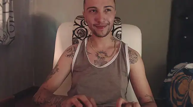 Snapshot of FemToMale chatting on 02.01.25 FemToMale online show from 02.01.25