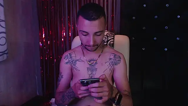 Snapshot of FemToMale chatting on 02.14.25 FemToMale online show from 02.14.25